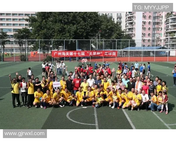 中国香港足球赛盛况空前球迷热情高涨展现足球魅力与团结精神